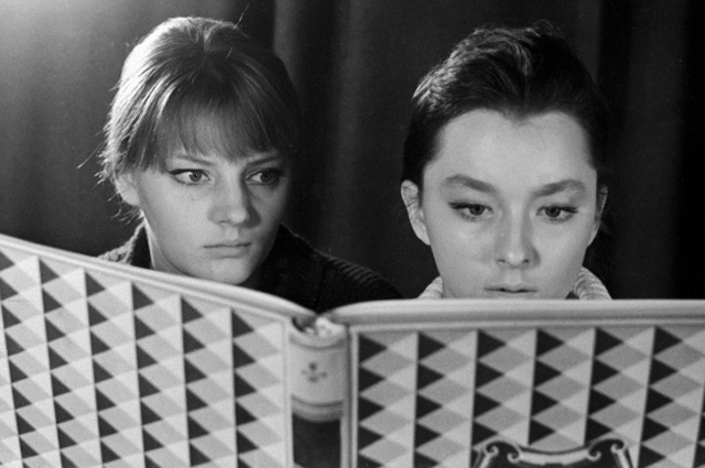 Марианна и Анастасия Вертинские. 1964 год