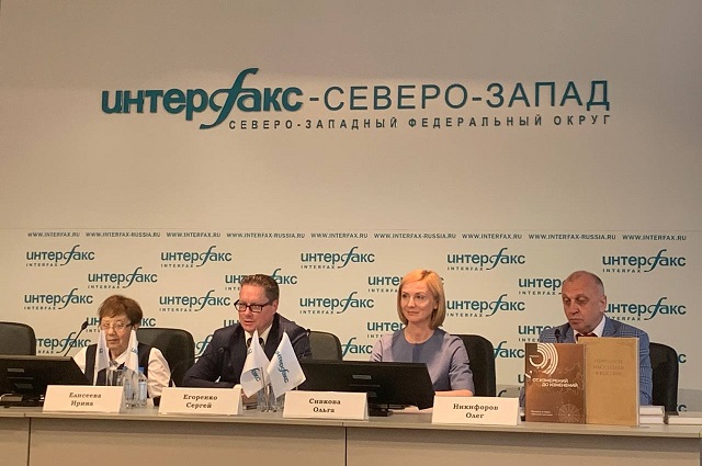 В пресс-конференции приняли участие замруководителя Росстата Сергей Егоренко; председатель комиссии Общественной палаты РФ по гармонизации межнациональных и межрелигиозных отношений Владимир Зорин; руководитель Петростата Олег Никифоров; доктор экономических наук Ирина Елисеева и гендиректор digital-агентства Heads’Made Ольга Сивкова.
