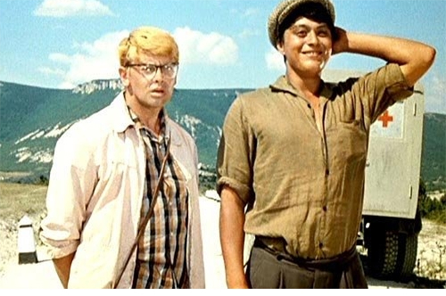 Александр Демьяненко (слева) в фильме «Кавказская пленница», 1967 год.