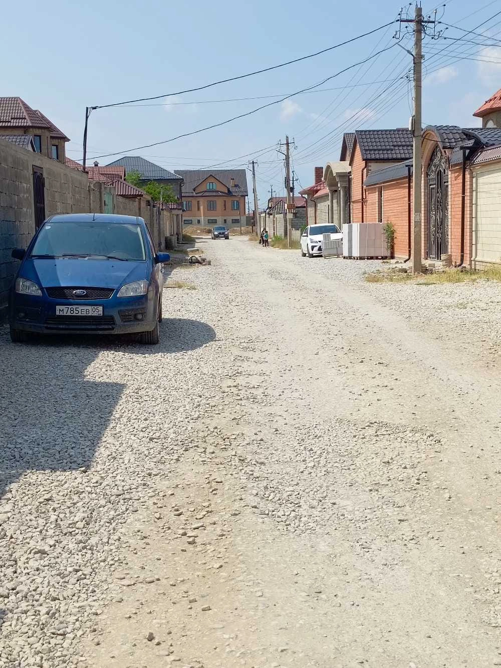 Сама улица расположена в отдаленной части города и представляет собой частный сектр.