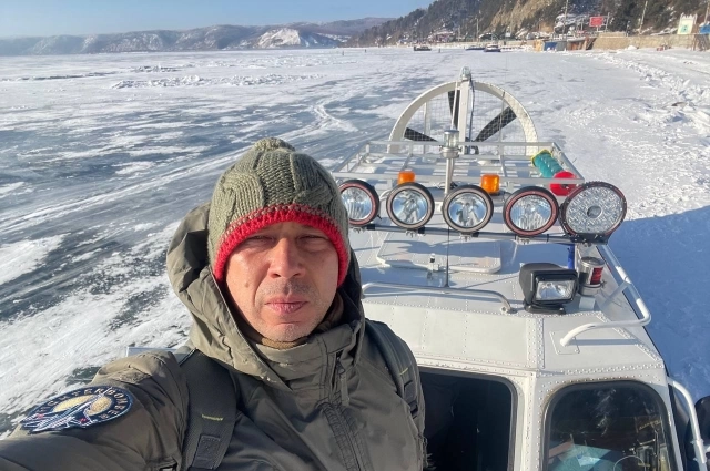 Год назад Андрей Мерзликин прокатился на хивусе по Байкалу.